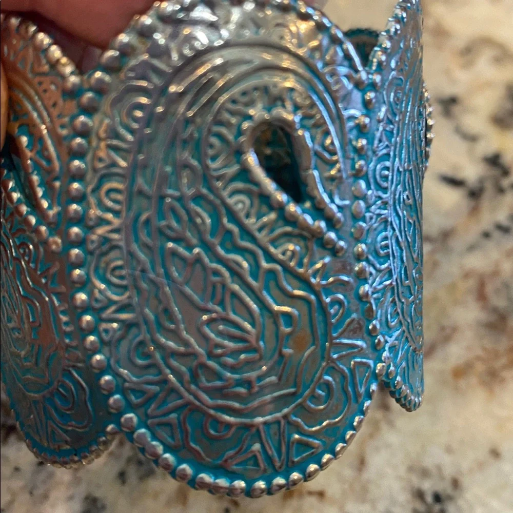 Teal bracelet metal .